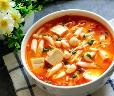 秋天多喝汤不仅可以给身体补充营养,还能补水去秋燥,一举两得